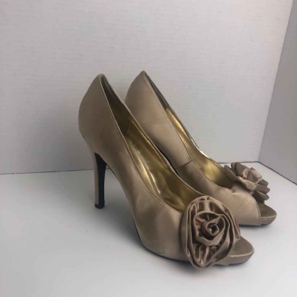 Nine West Satin Peep-Toe Heel | Size 9.5